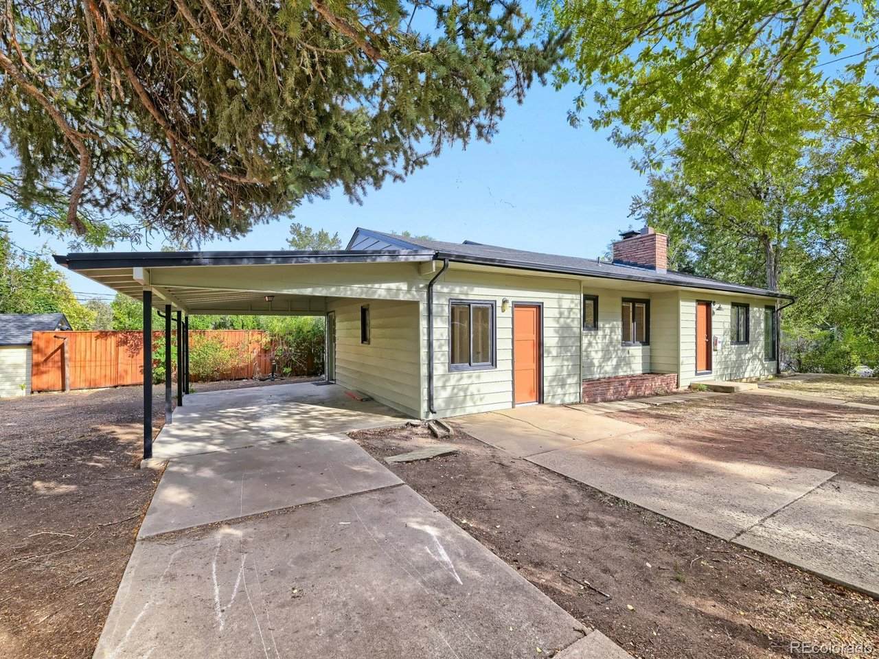1901 Columbine Ave - Photo 1