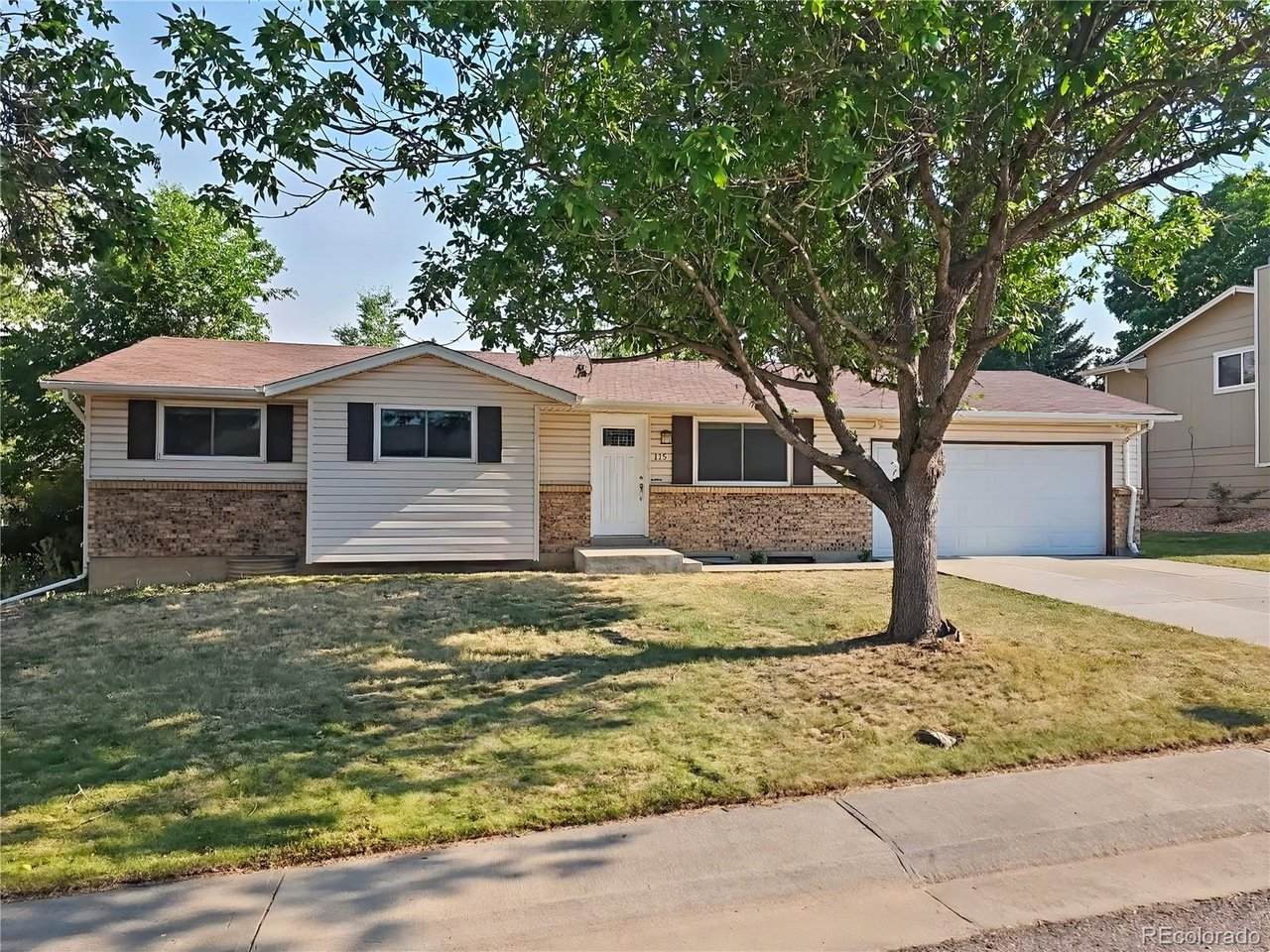 115 Olympus Cir - Photo 1