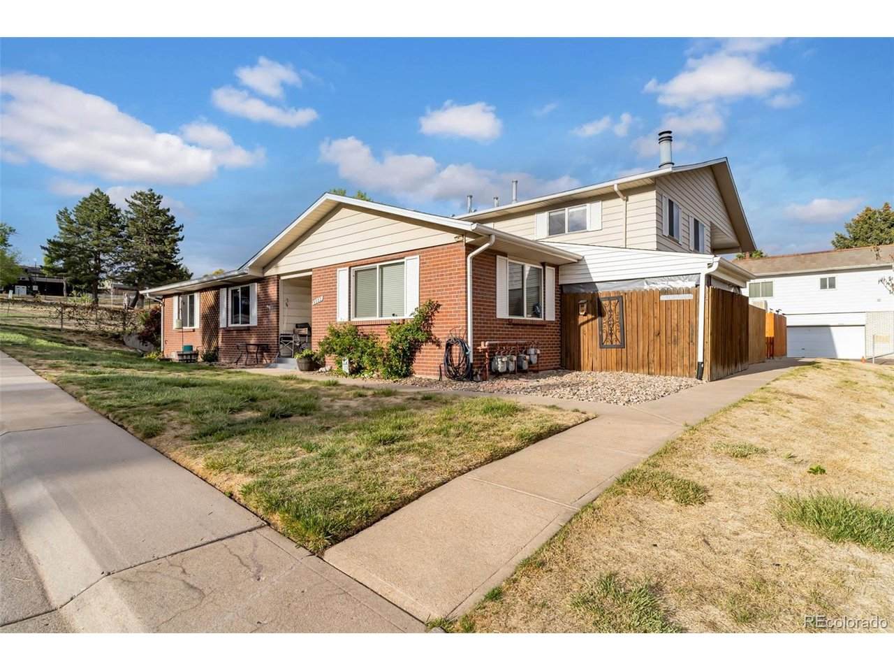 9884 Appletree Pl - Photo 1