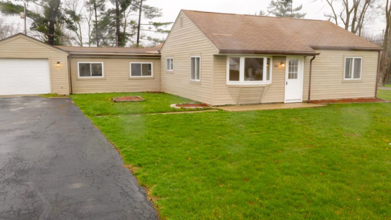 3921 Pettit Avenue - Photo 1