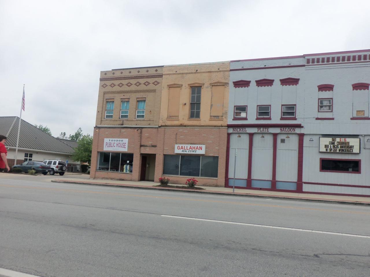 110 & 112 Broadway Street - Photo 1