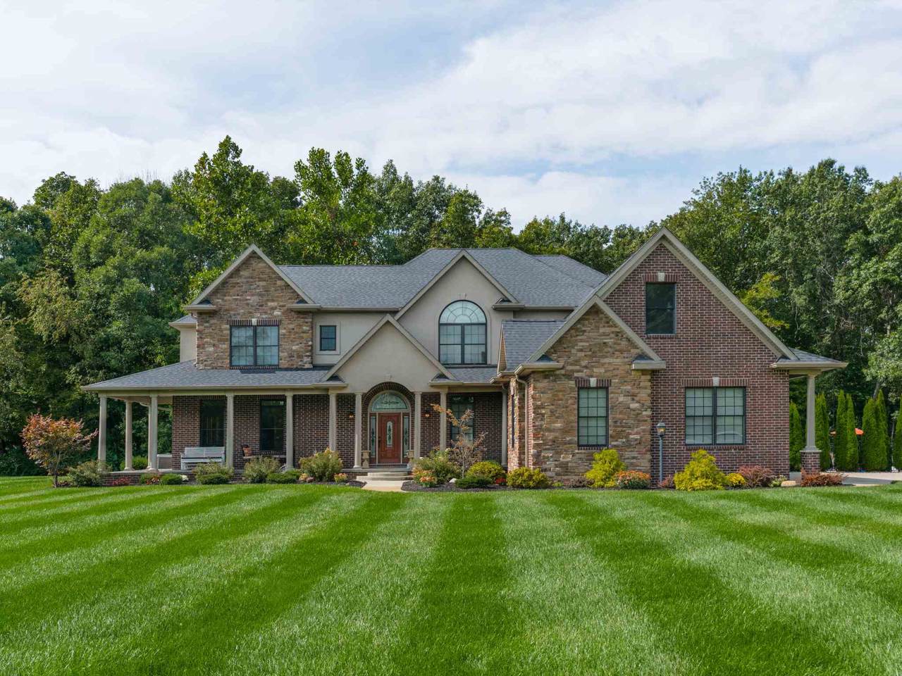 1130 Kingswood Road South - Photo 1