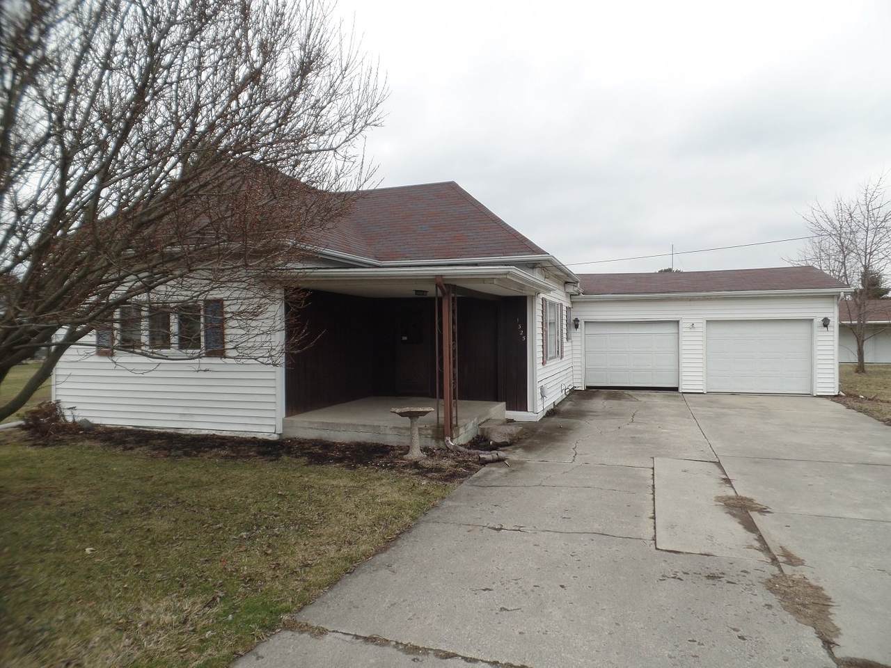 1325 Lancaster Street - Photo 1