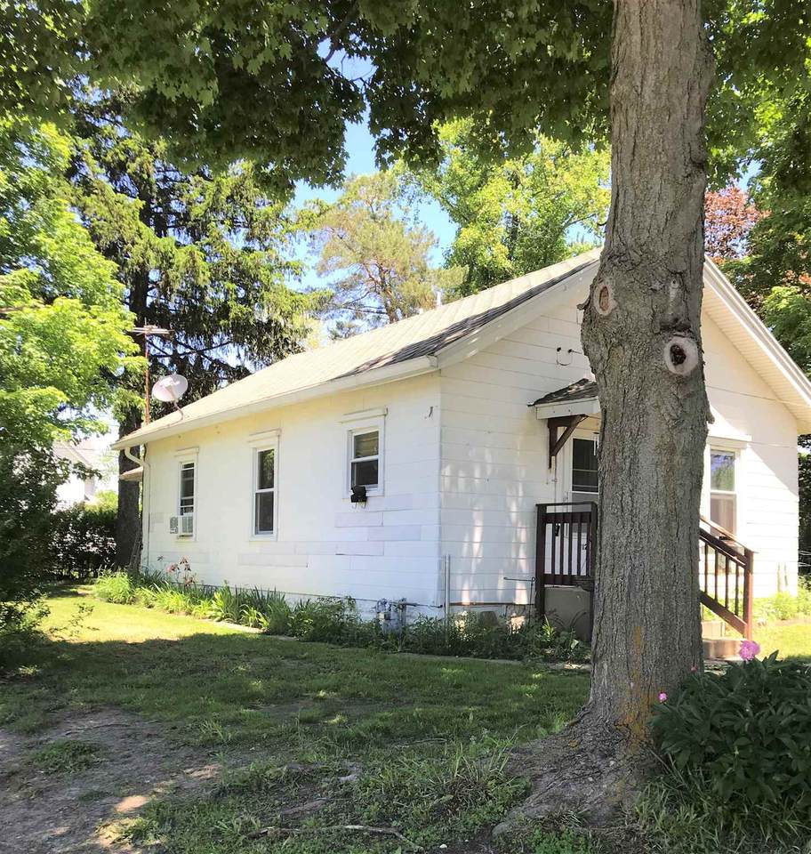 702 Bond Avenue - Photo 1