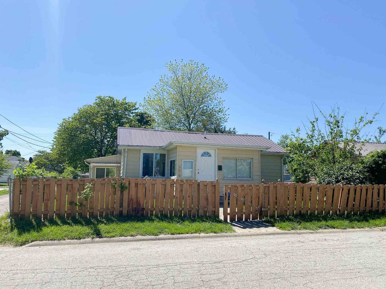 626 31st Street - Photo 1