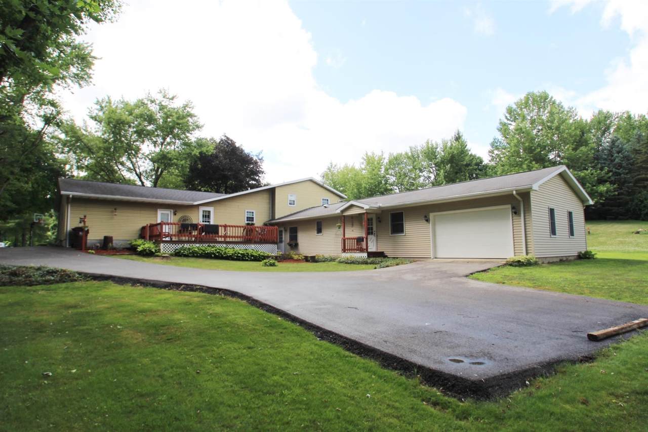 1817 Lakeview Drive - Photo 1