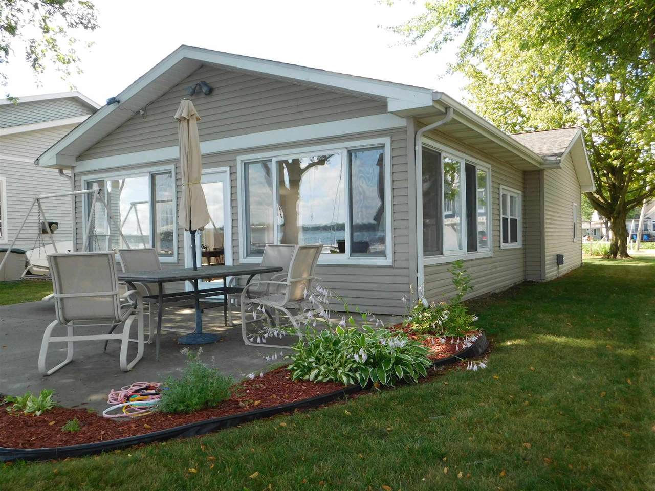 8304 Highland View Drive - Photo 1
