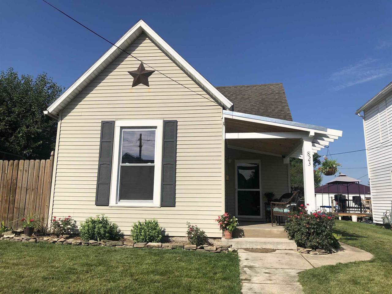 823 16th Street - Photo 1