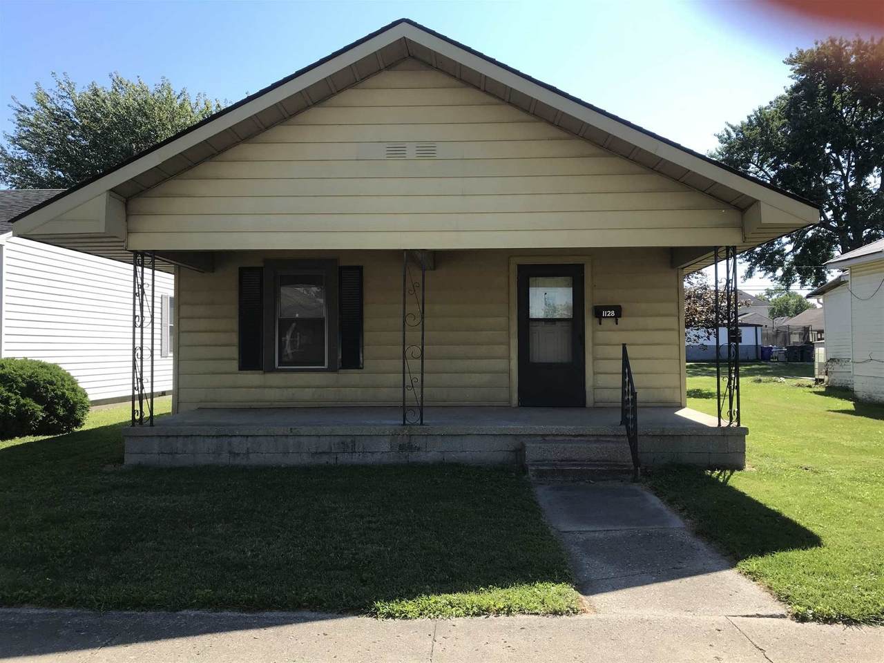 1128 Waugh Street - Photo 1