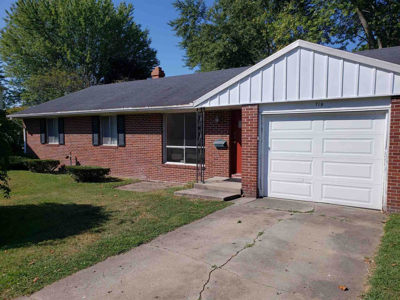 719 Lynnwood Drive - Photo 1