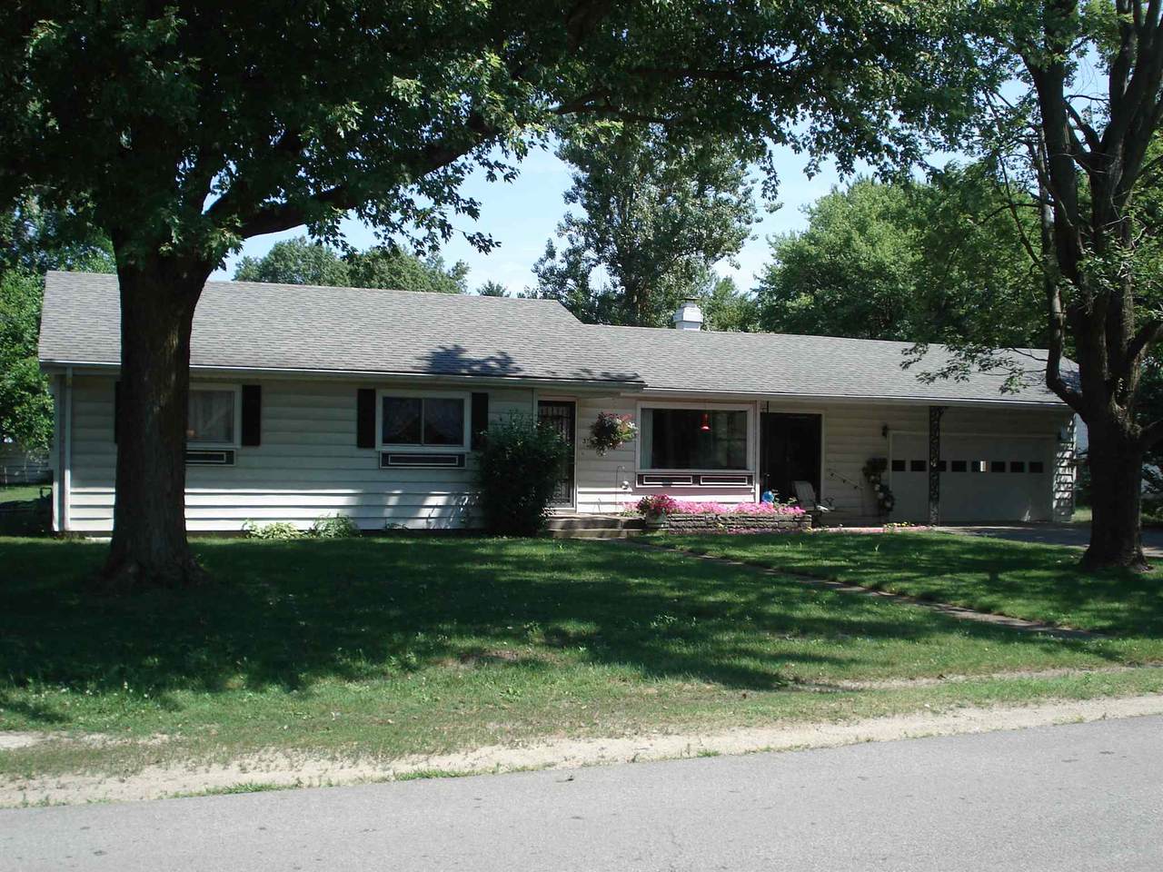 375 Henry Drive - Photo 1