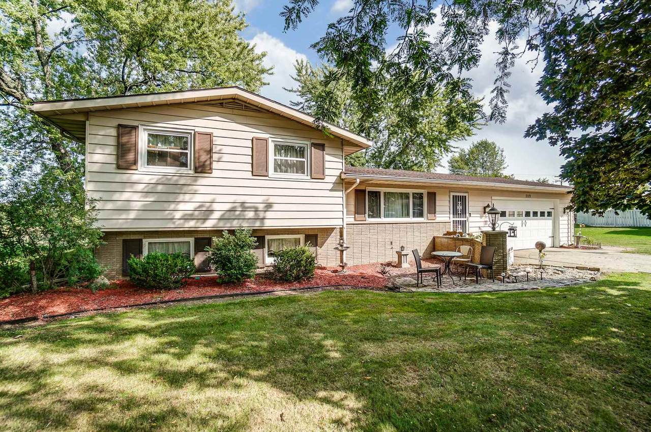 209 Center Street - Photo 1