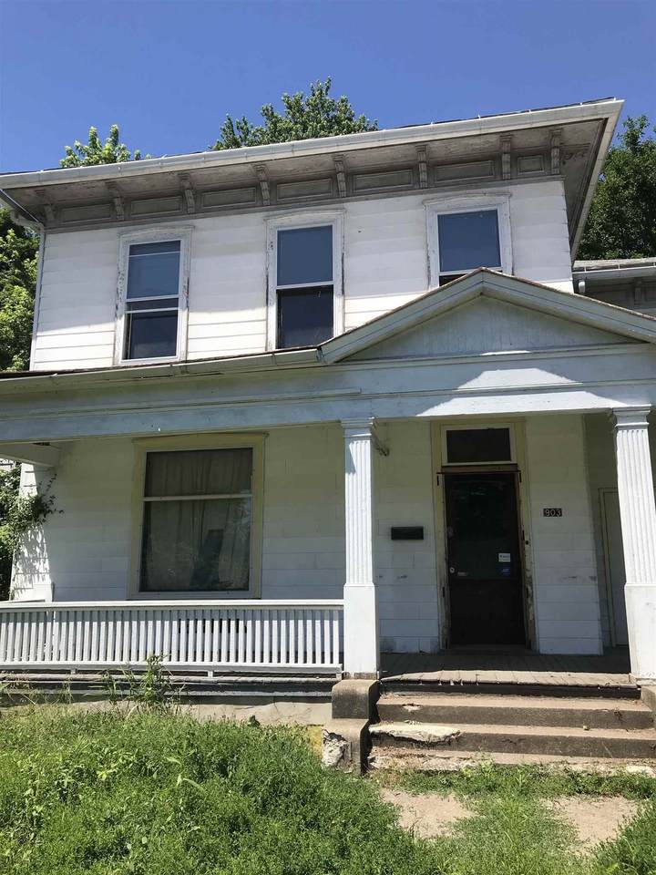 903 7th Street - Photo 1