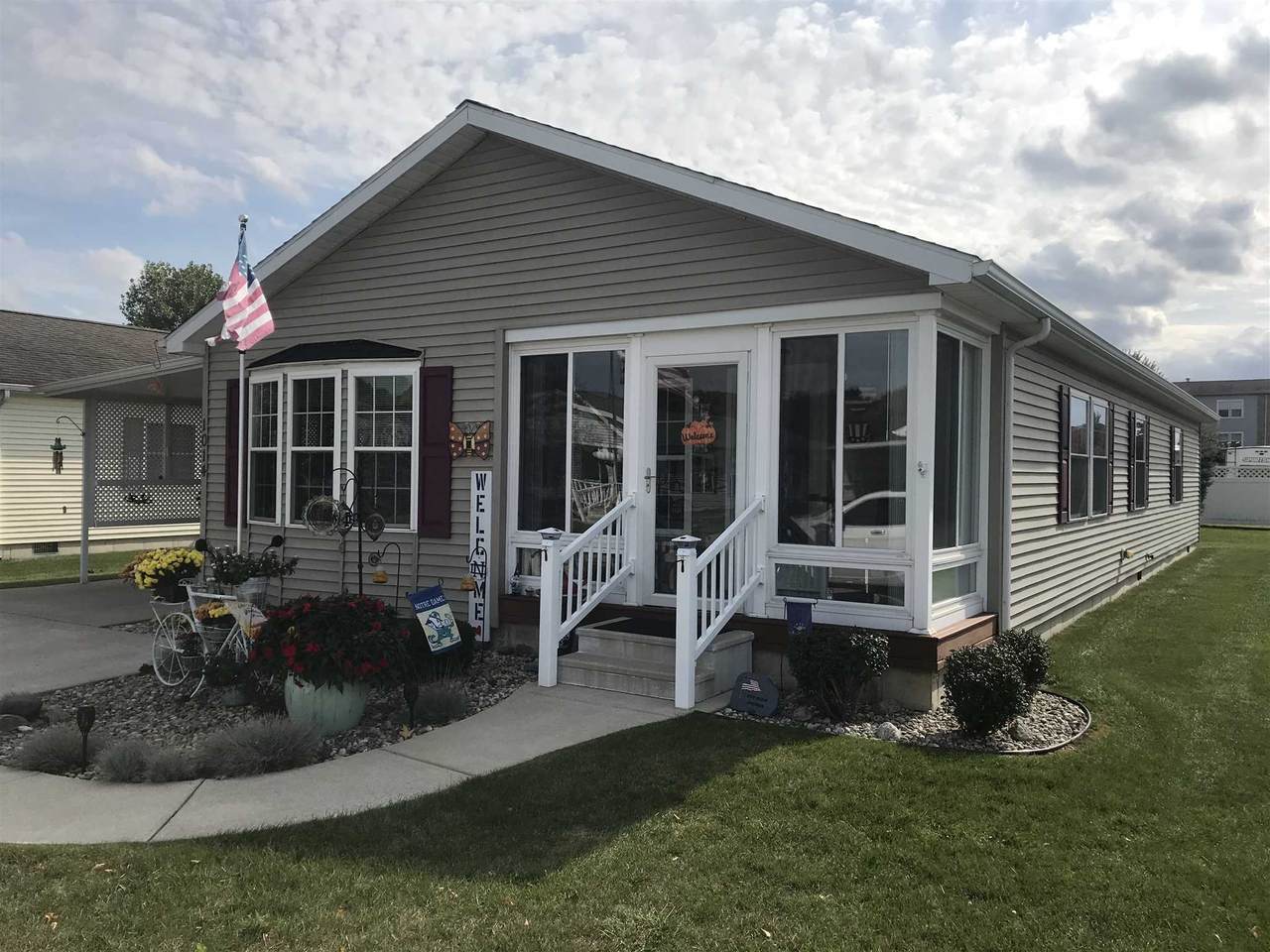 1014 Red Maple Drive - Photo 1