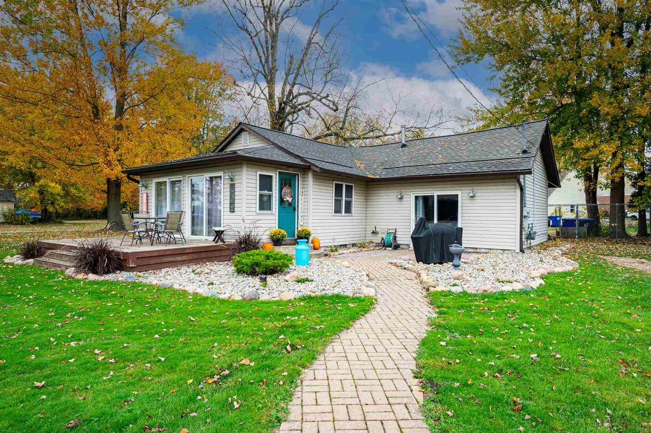 202 Lakeside Drive - Photo 1