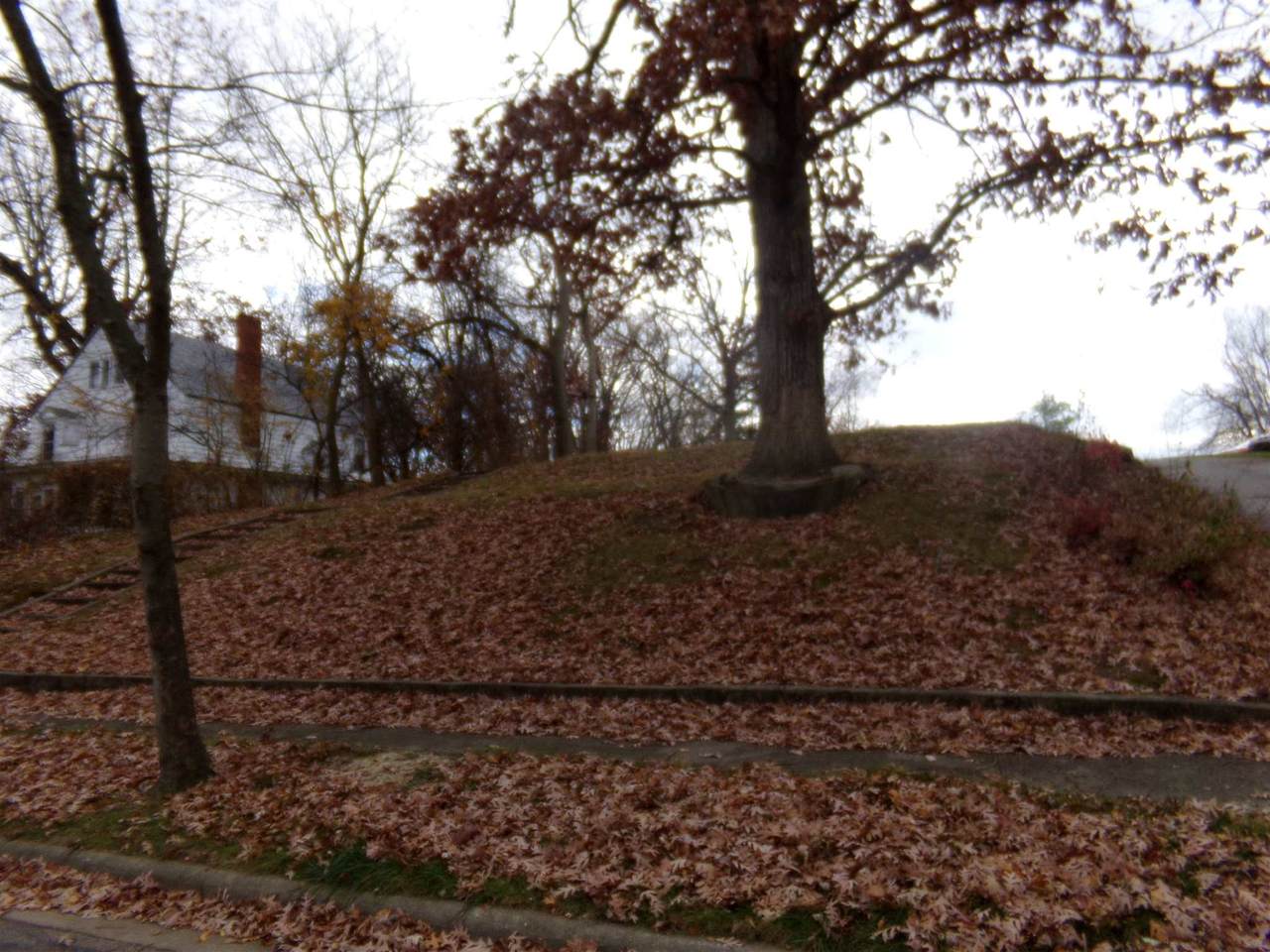 605 Pleasant St - Photo 1