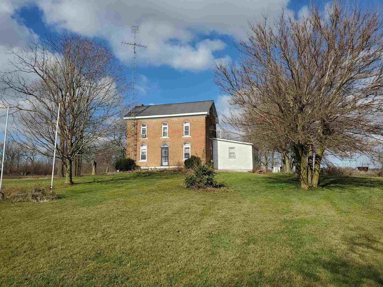 610 900 South - Photo 1