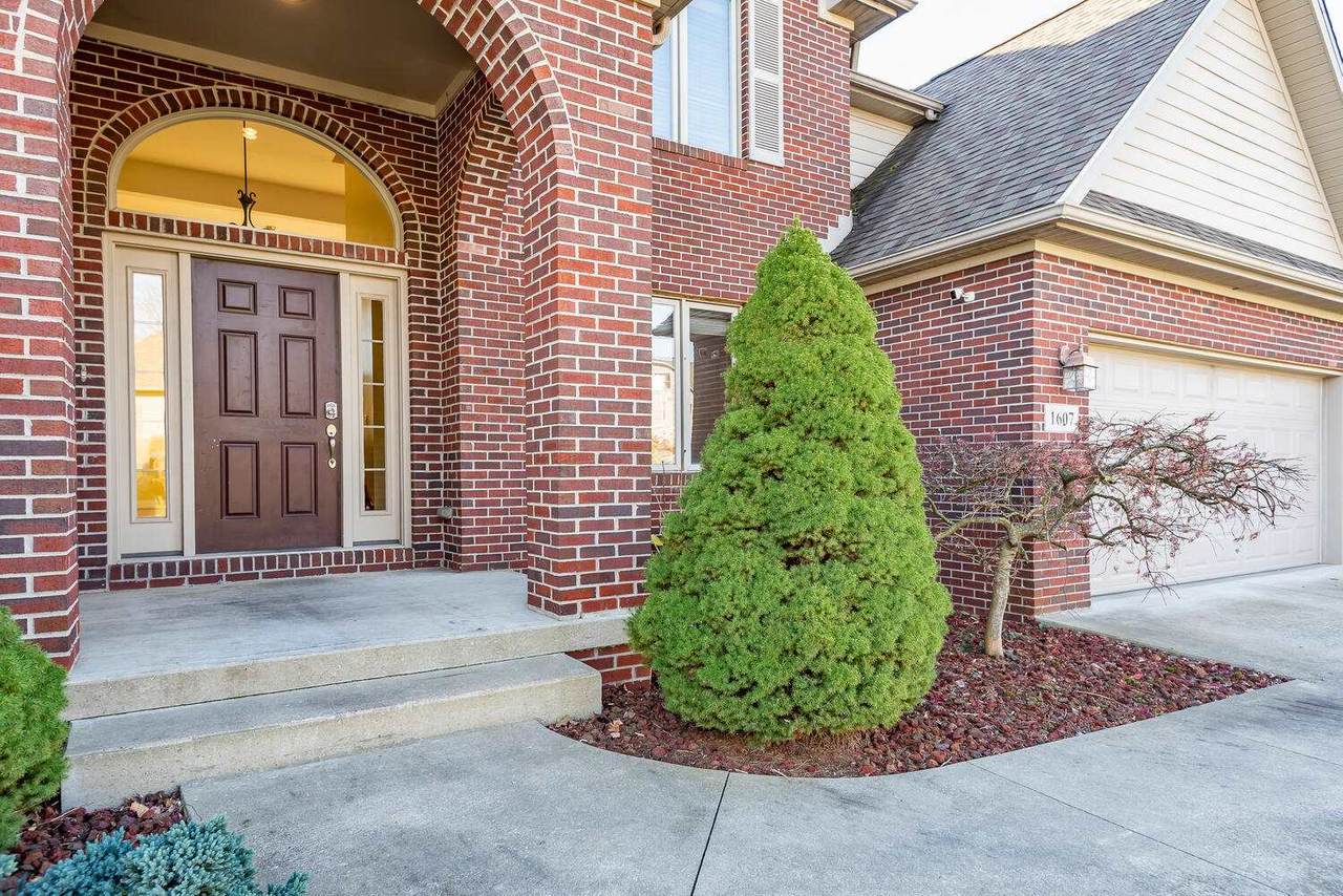 1607 Andrew Circle - Photo 1