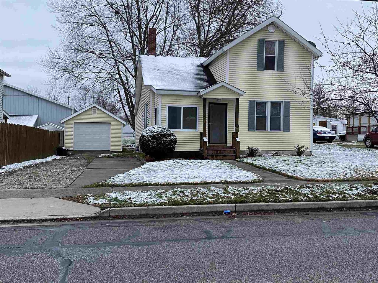 658 Dowling Street - Photo 1