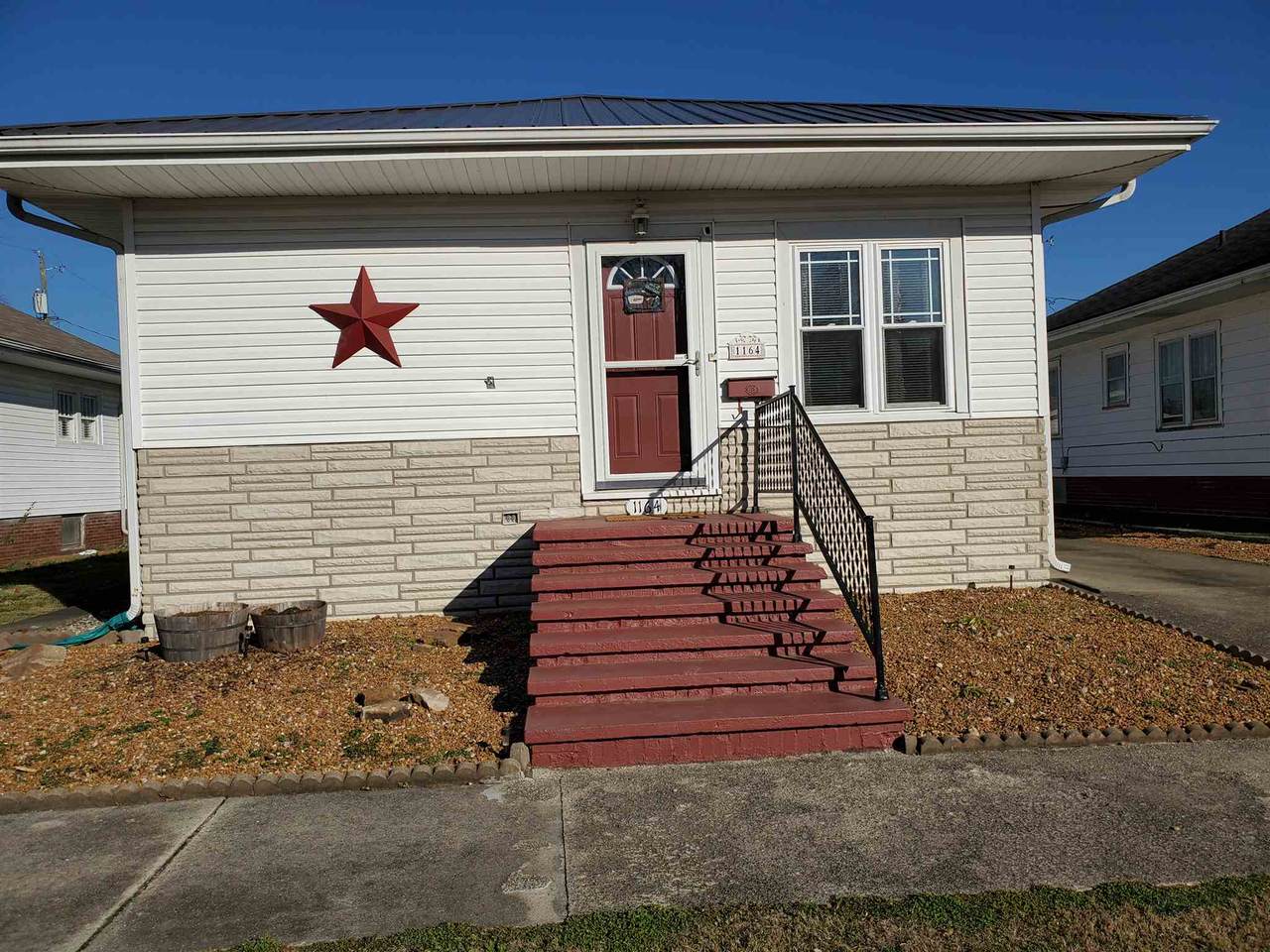 1164 Sycamore Street - Photo 1