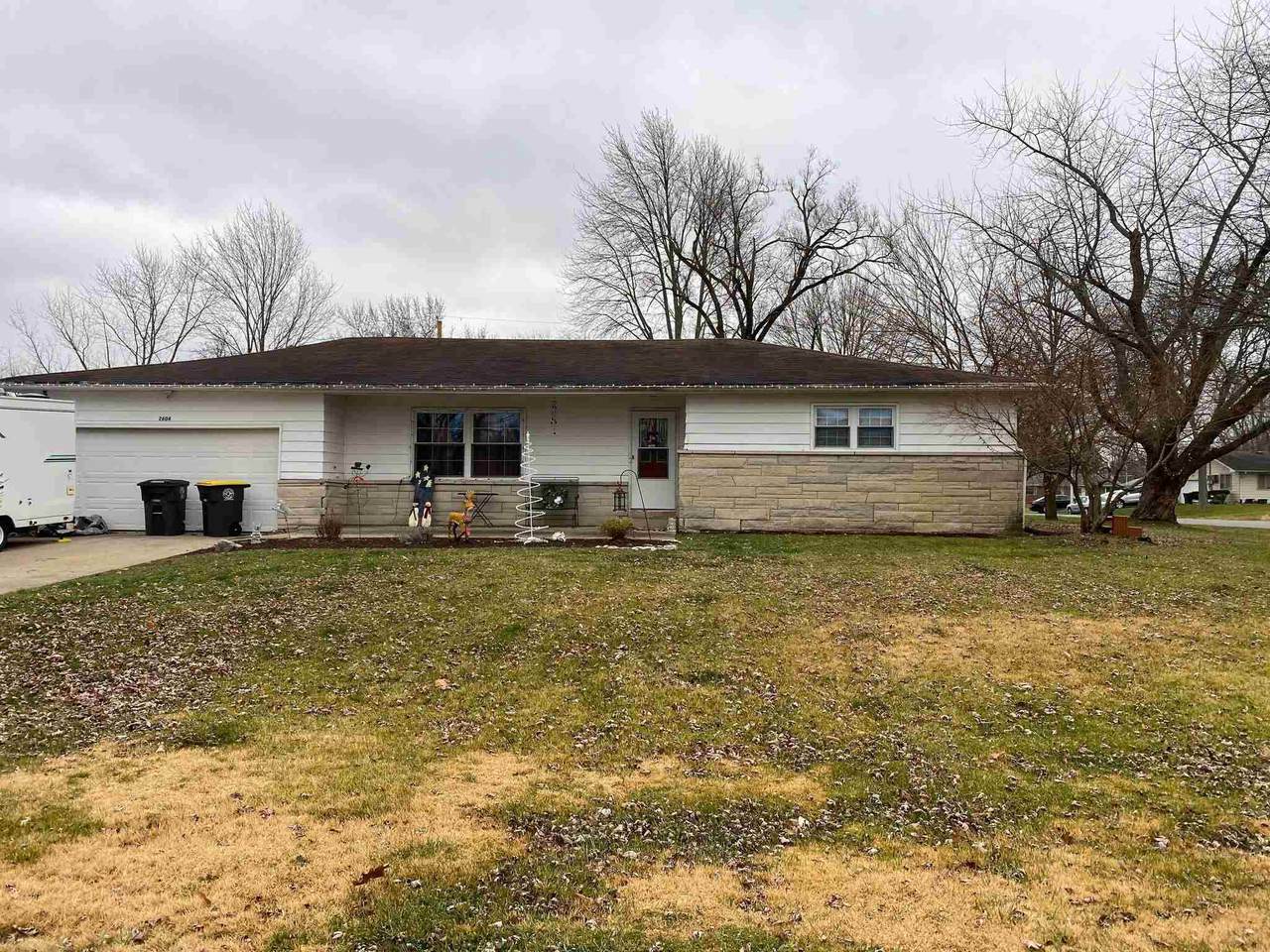 2604 Bellevue Drive - Photo 1