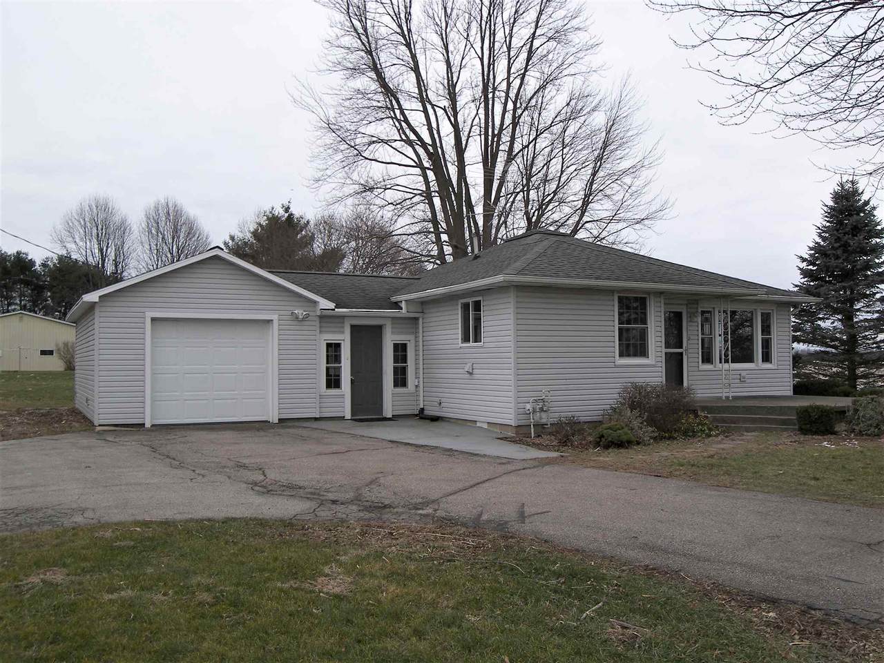 2889 State Road 114 - Photo 1