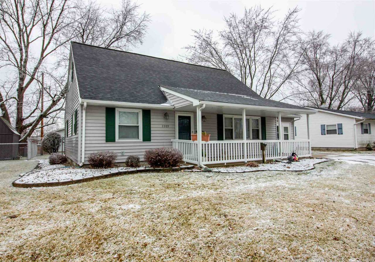 2209 Maplewood Road - Photo 1