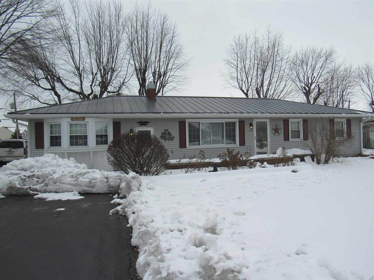 415 Dixon Road - Photo 1
