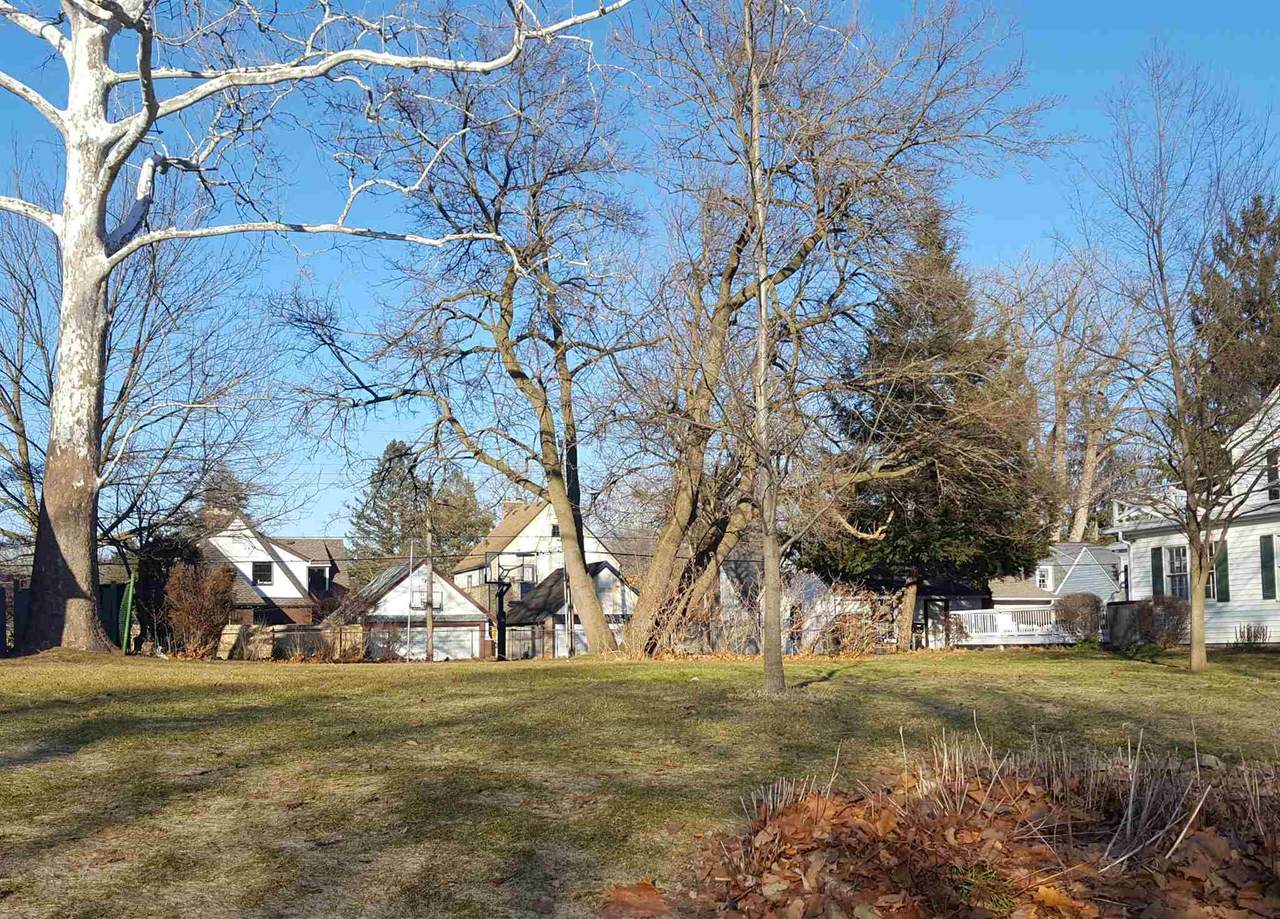 419 North Shore Drive - Photo 1