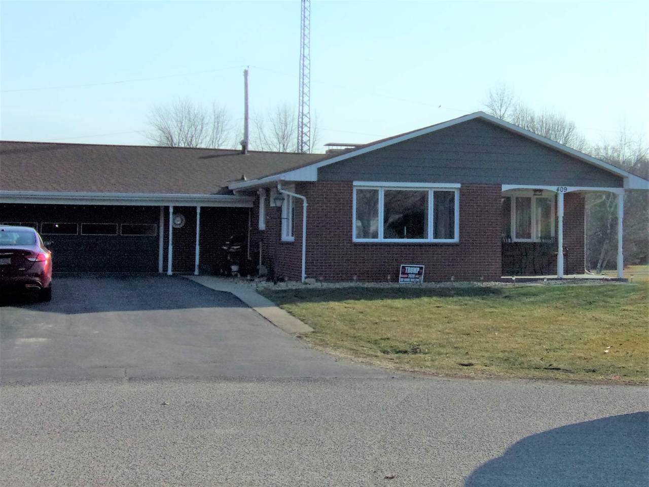 409 Hillside Dr - Photo 1