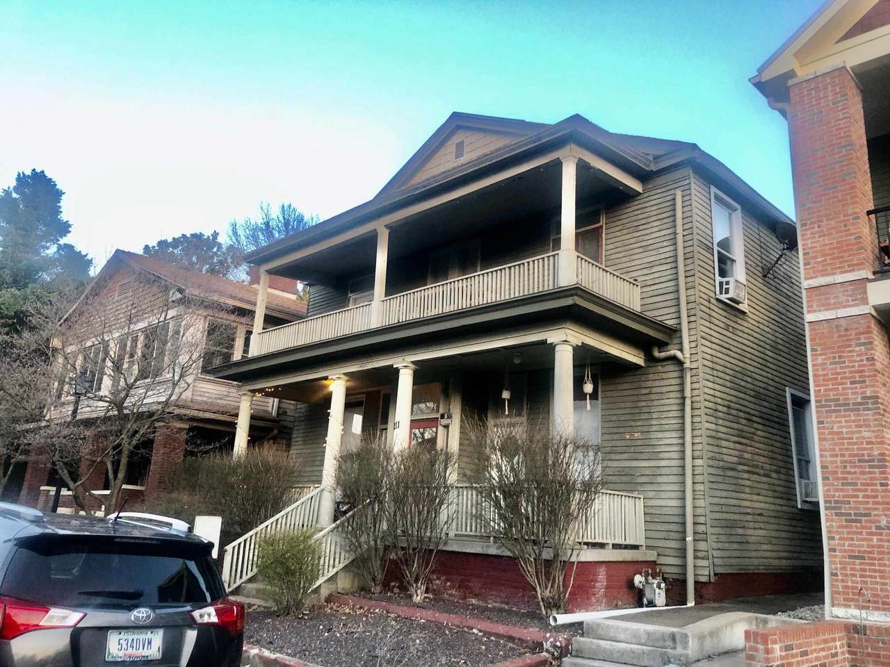211 213 Oak Street - Photo 1