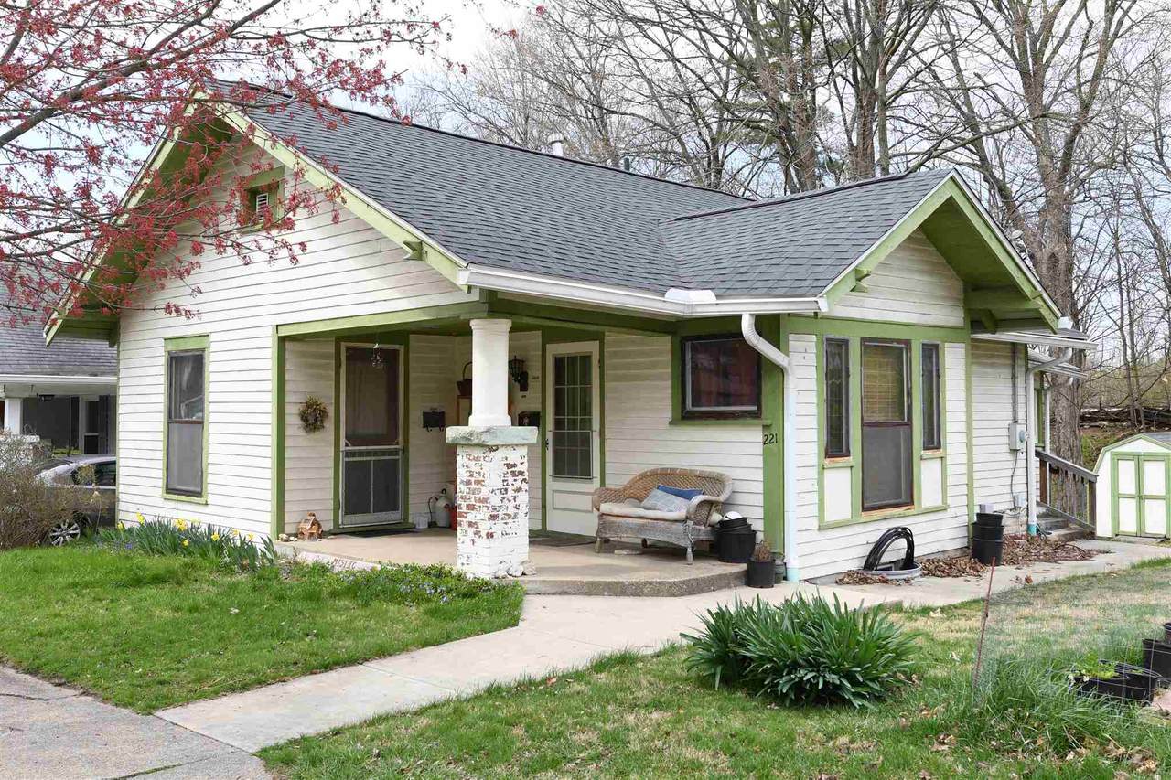 221 12th Street - Photo 1