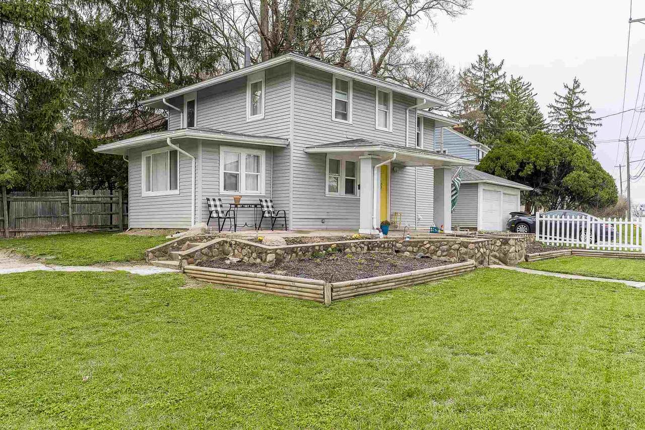 2627 Clinton Street - Photo 1