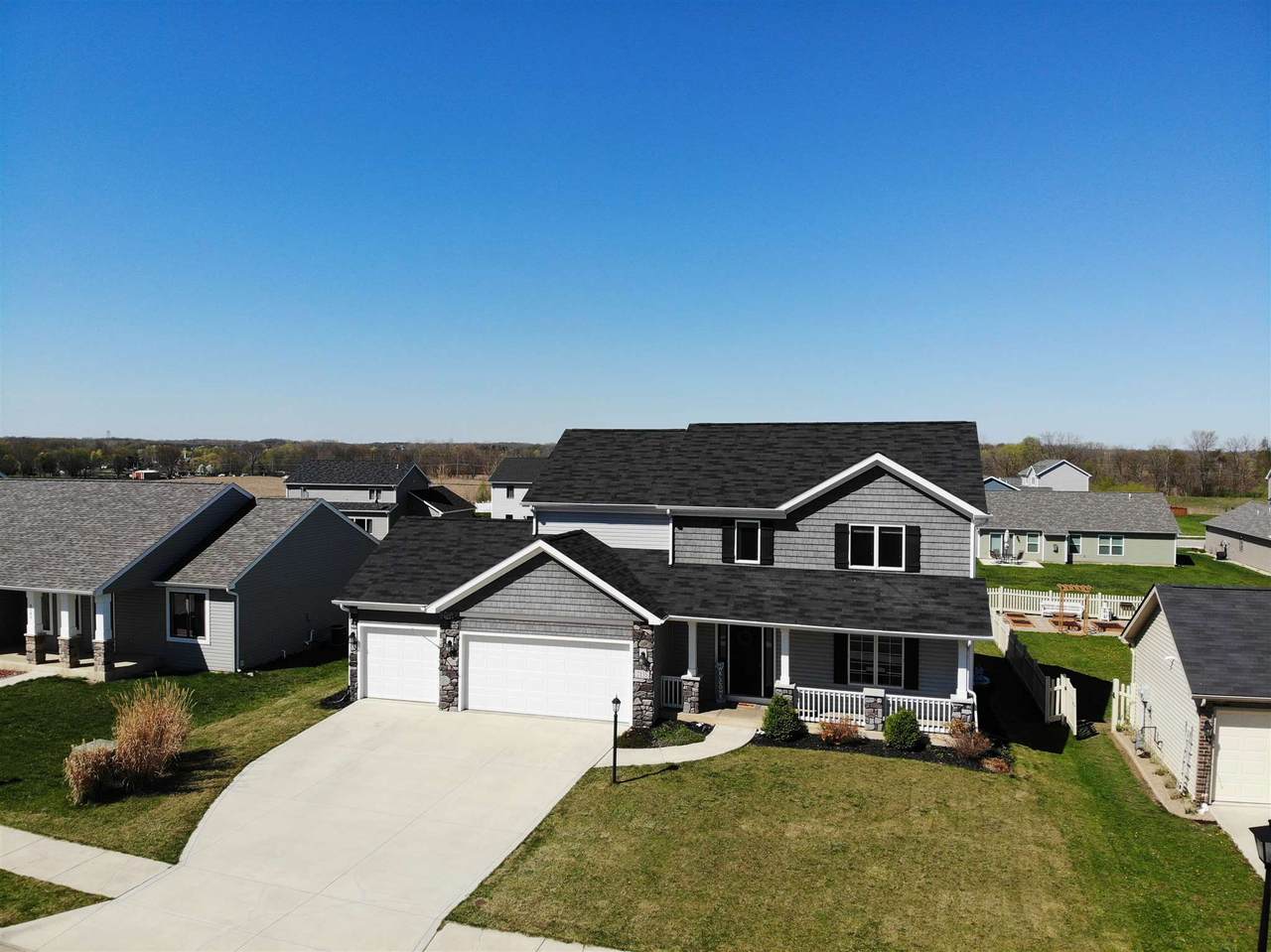 2135 Lindenwood Avenue - Photo 1