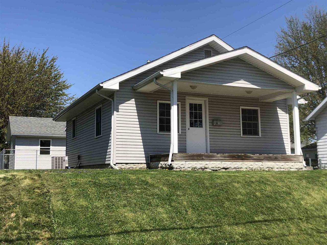 812 Foster Street - Photo 1