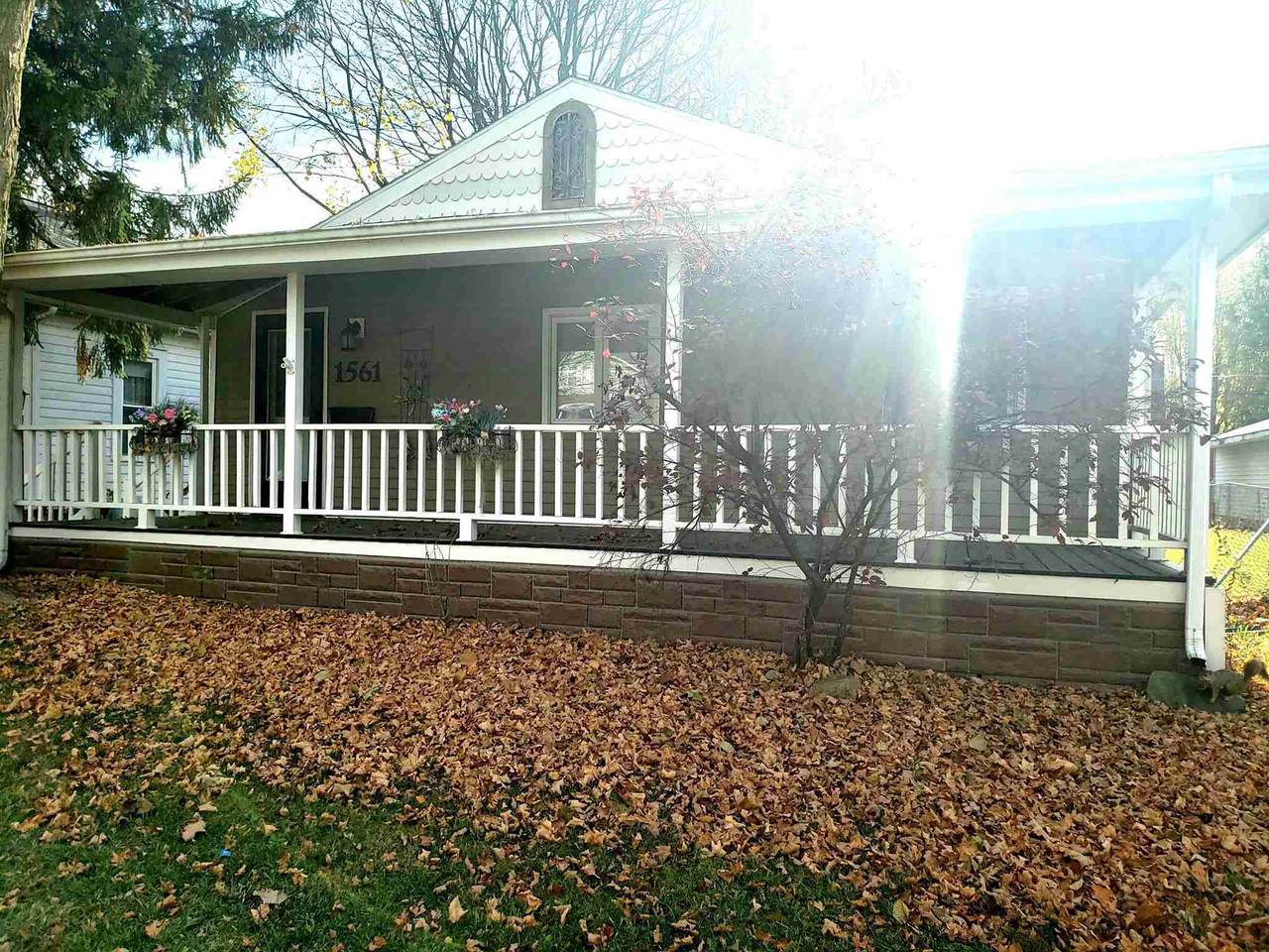 1561 Sycamore Street - Photo 1