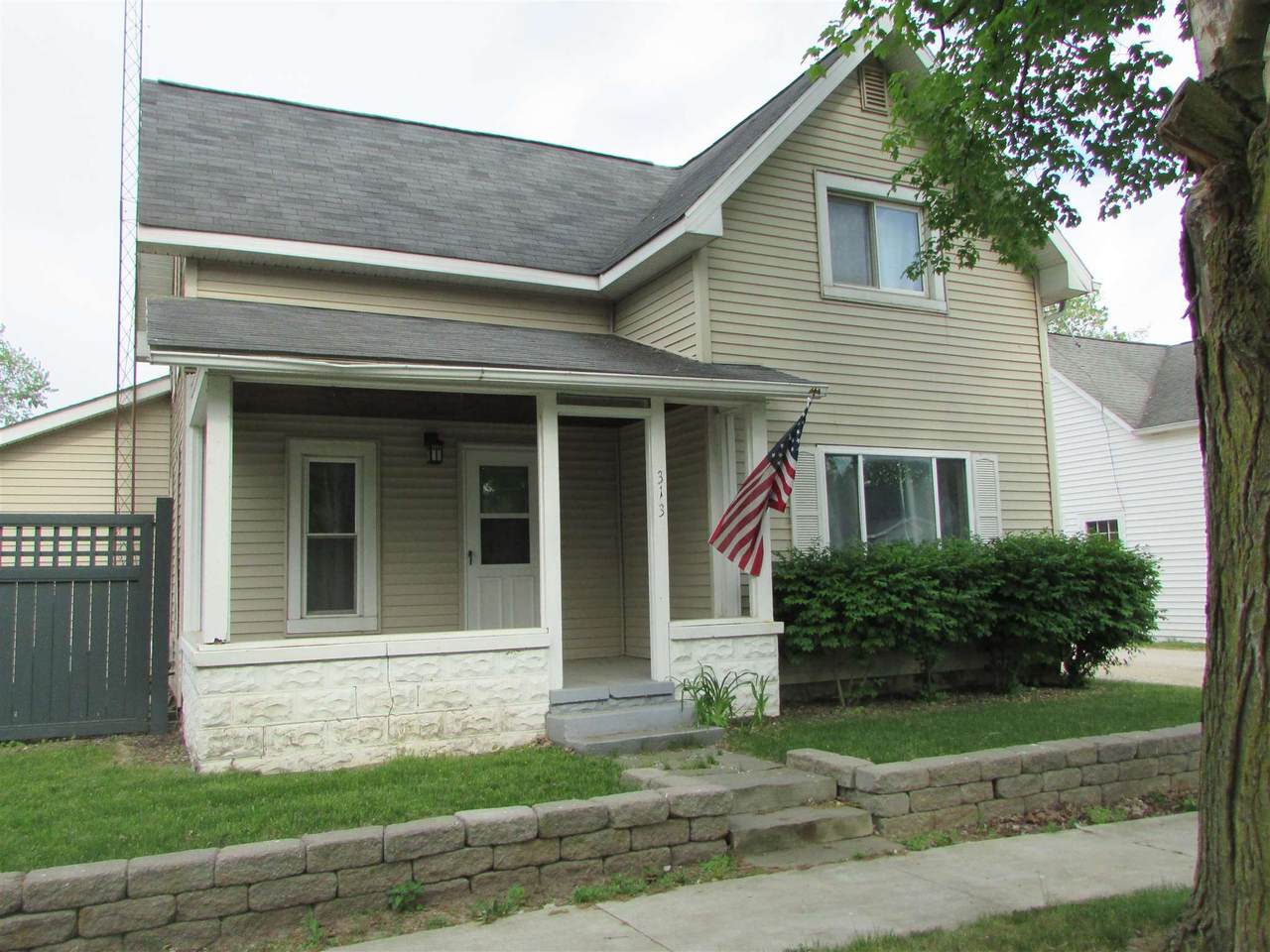 313 Main Street - Photo 1