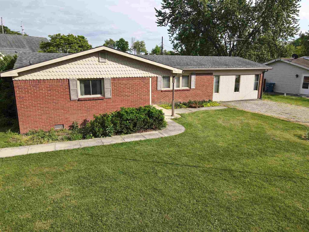 813 Clearview Drive - Photo 1