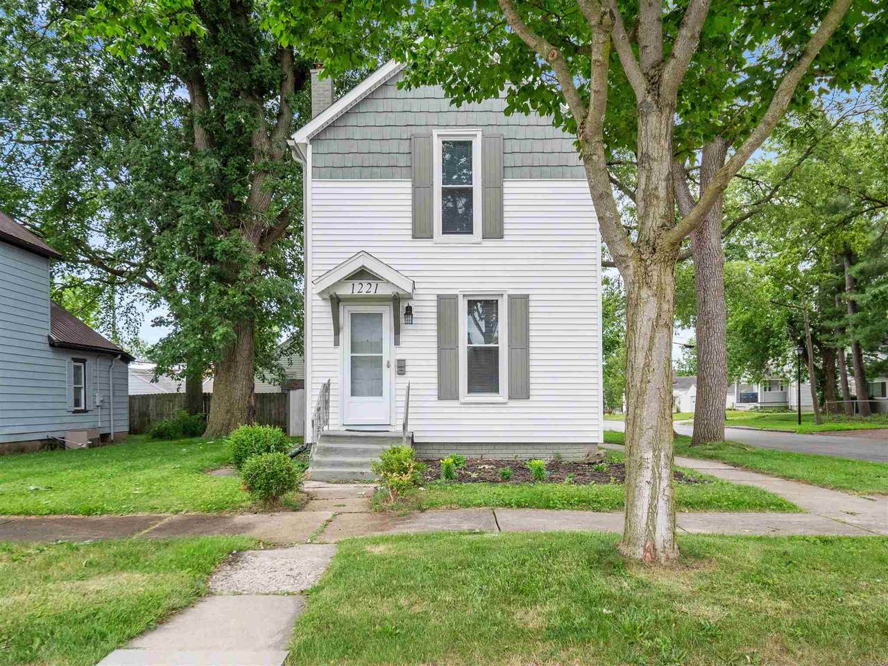 1221 Archer Avenue - Photo 1