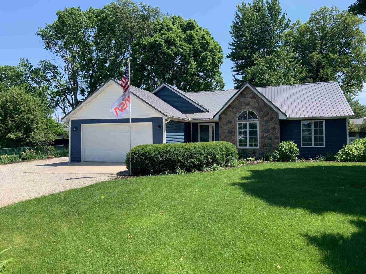 9265 Doswell Boulevard - Photo 1