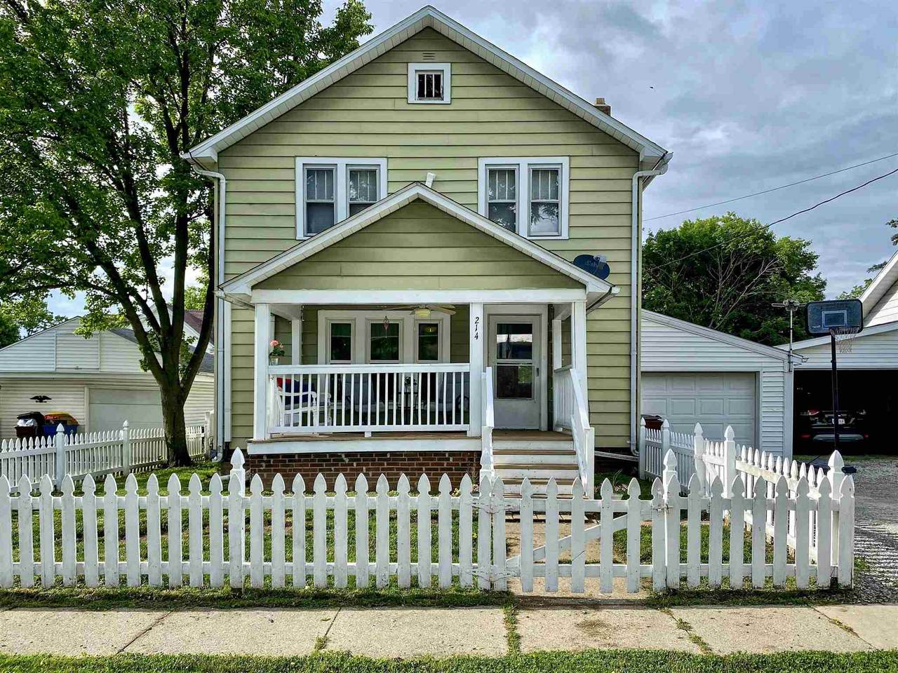 214 18th Street - Photo 1
