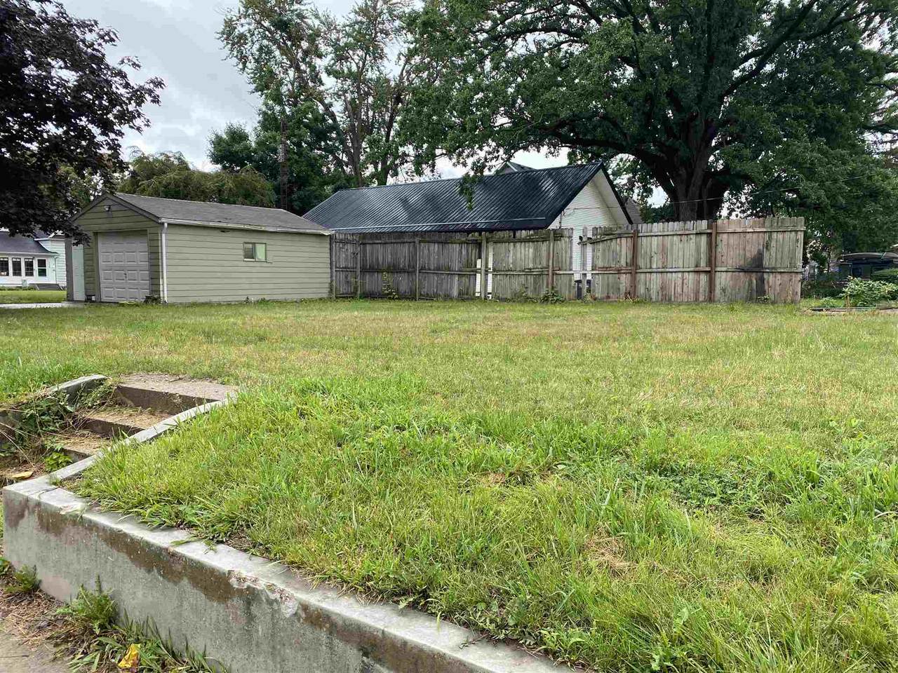 512 Elm Street - Photo 1