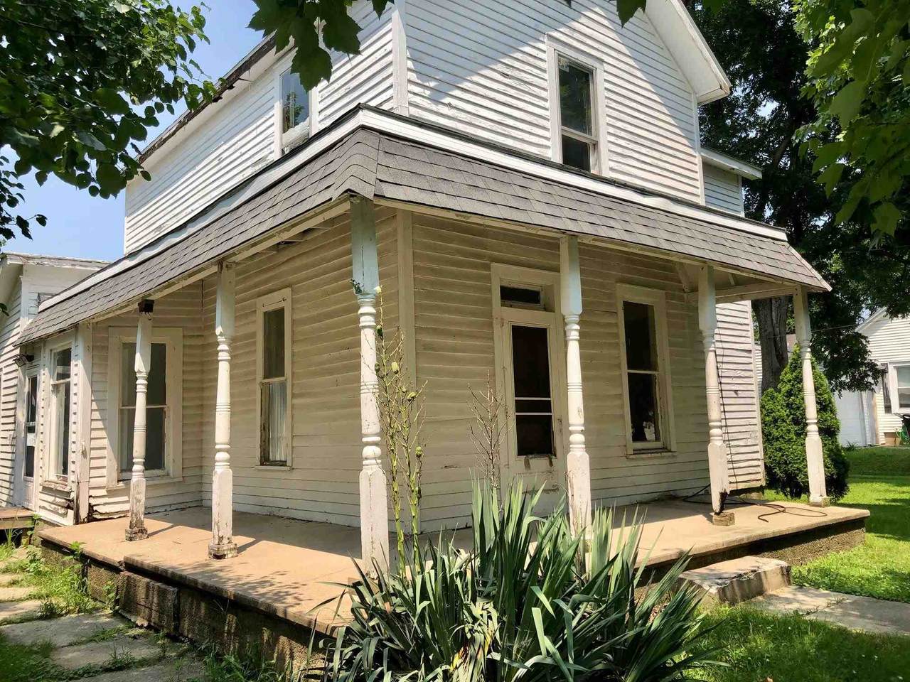 211 Ripley - Photo 1