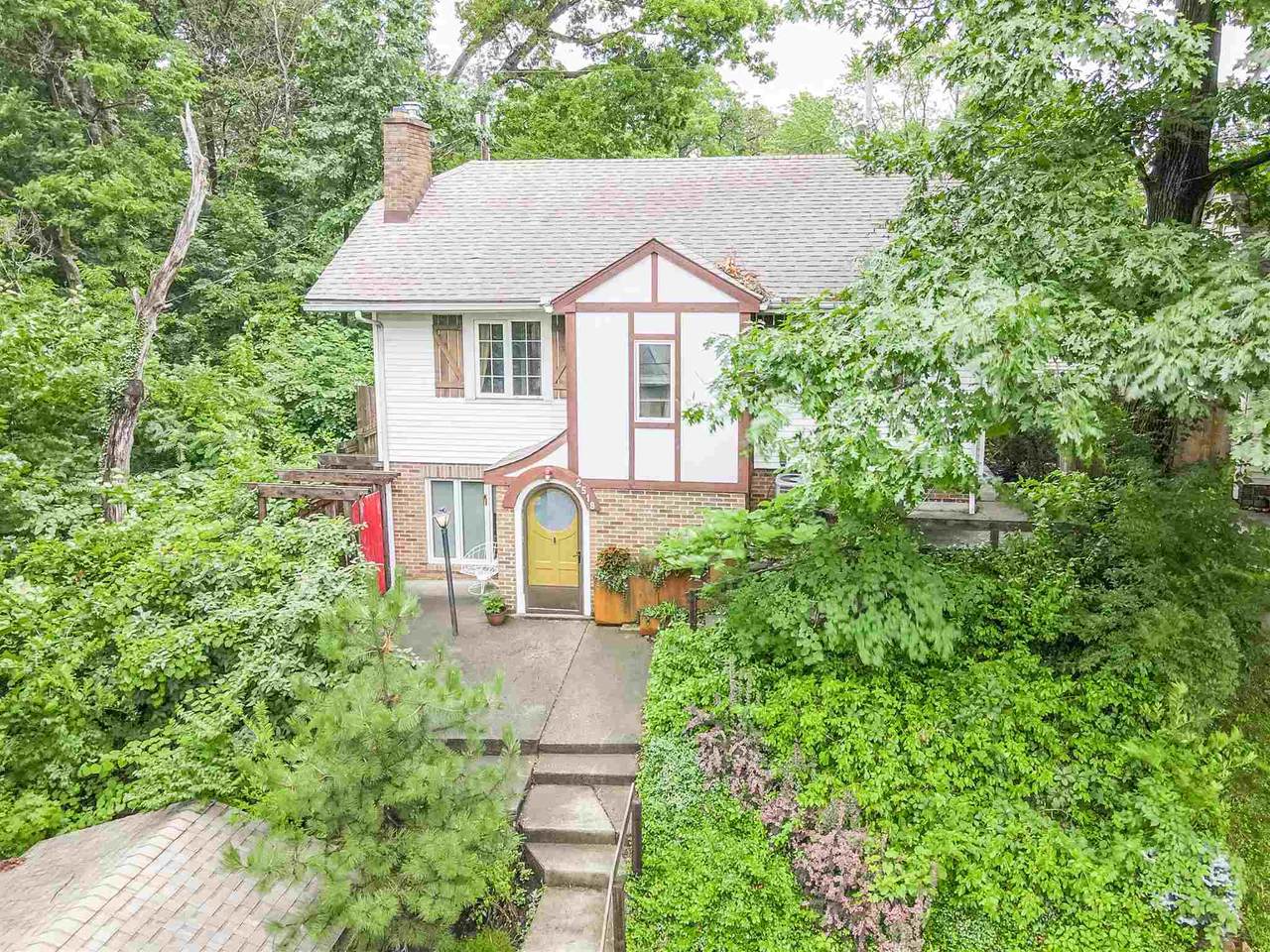 2518 Oakridge Road - Photo 1