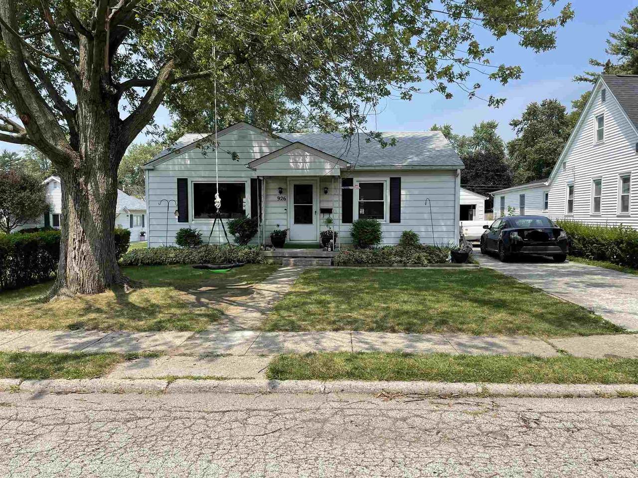 926 5th Street - Photo 1