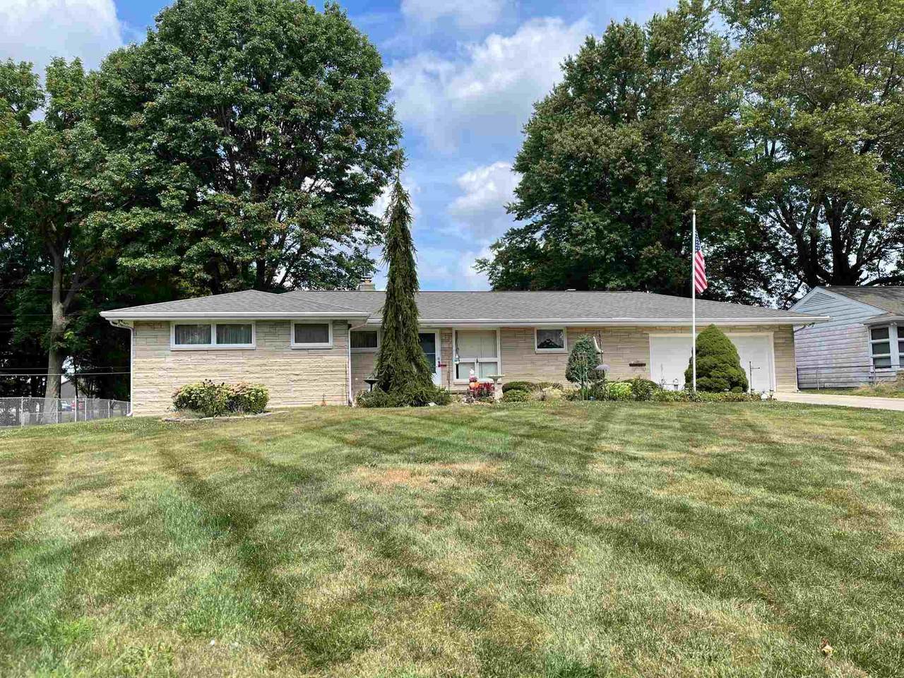 412 Country Lane - Photo 1
