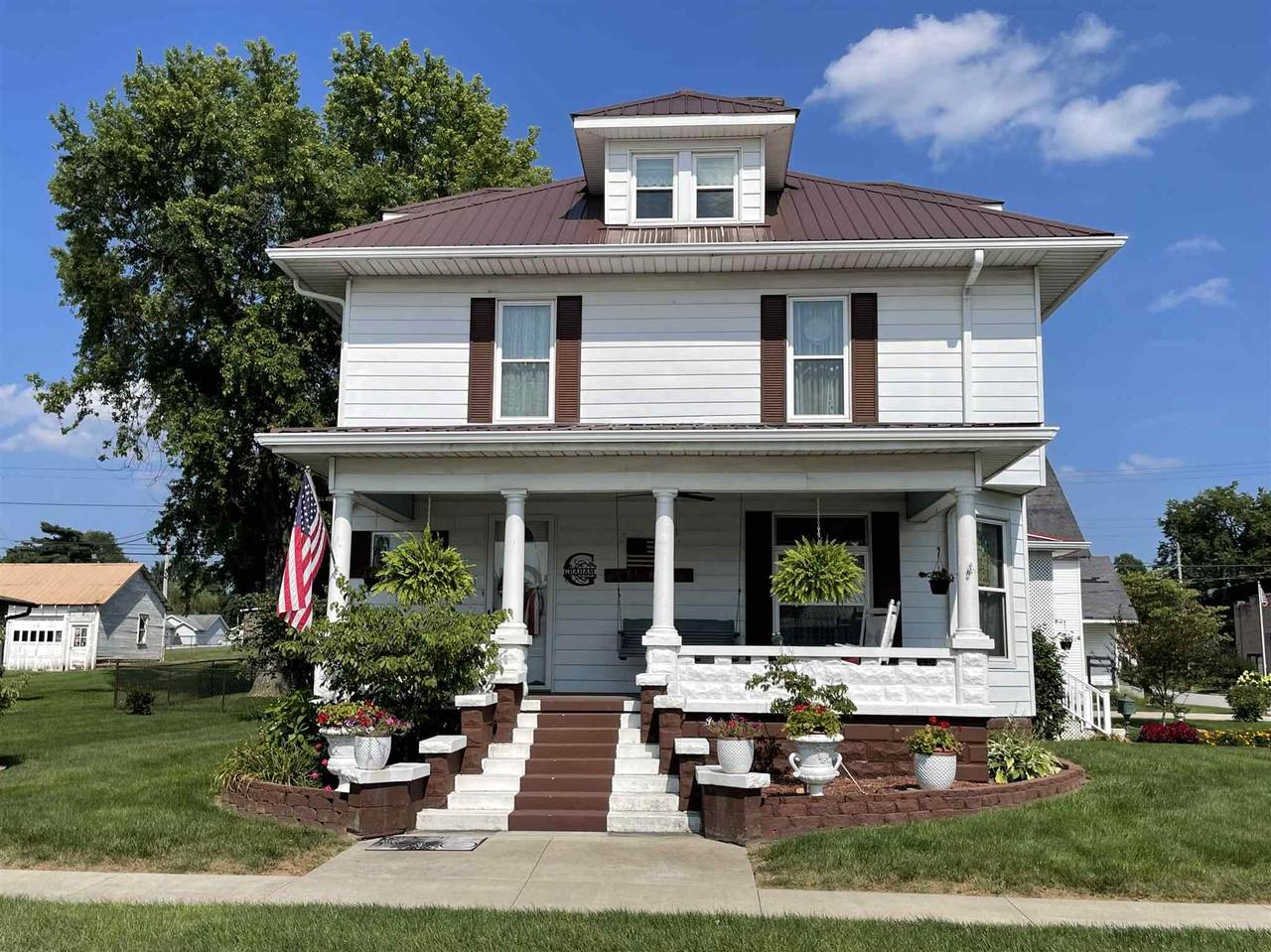 220 Maple St - Photo 1