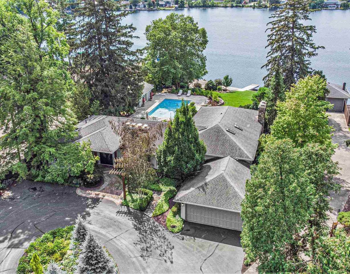 23542 Greenleaf Boulevard - Photo 1