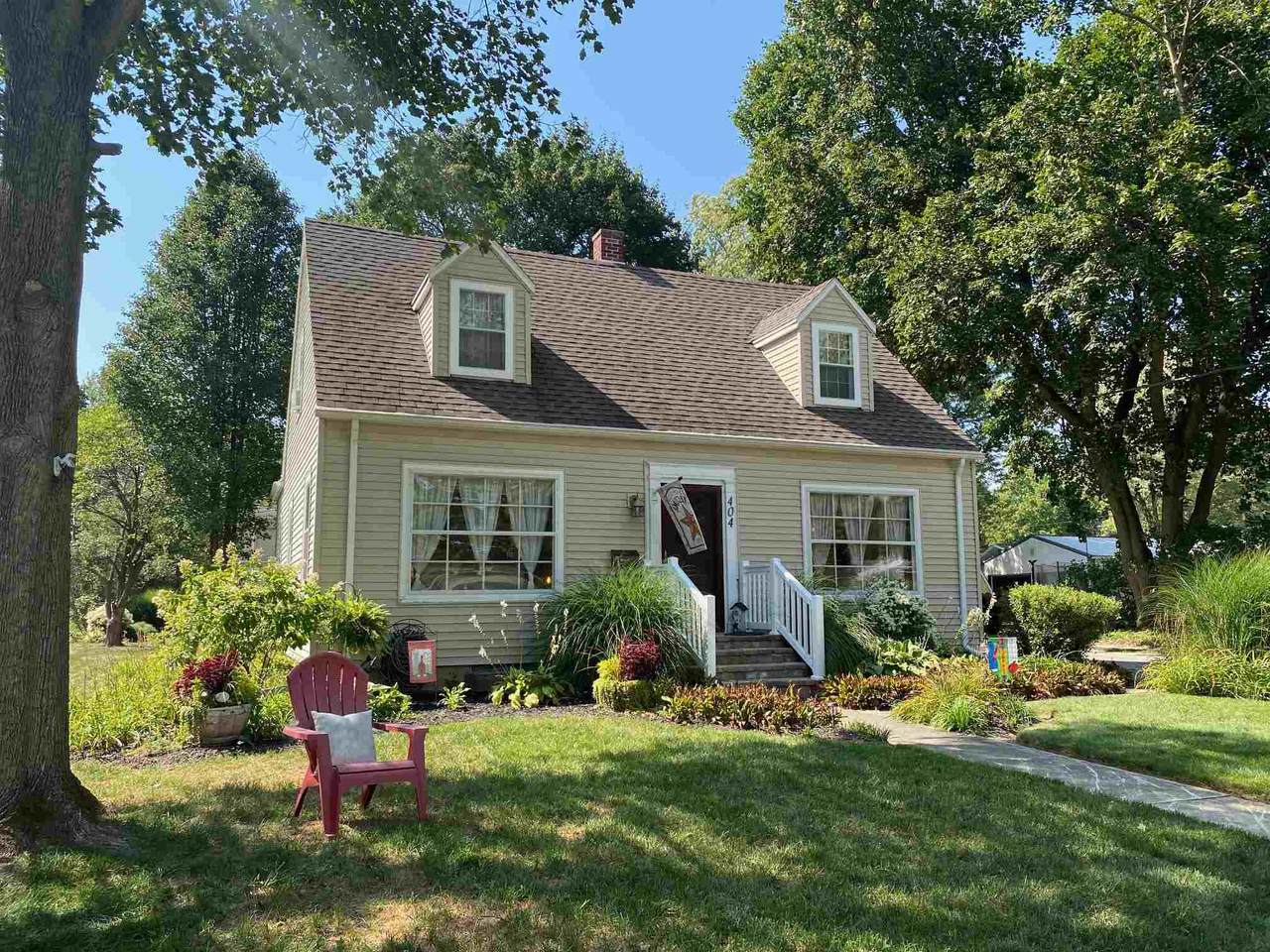 404 Bond Street - Photo 1