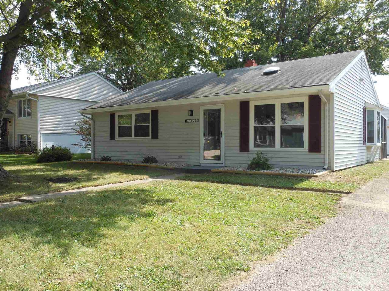 1409 Gleneagles Drive - Photo 1